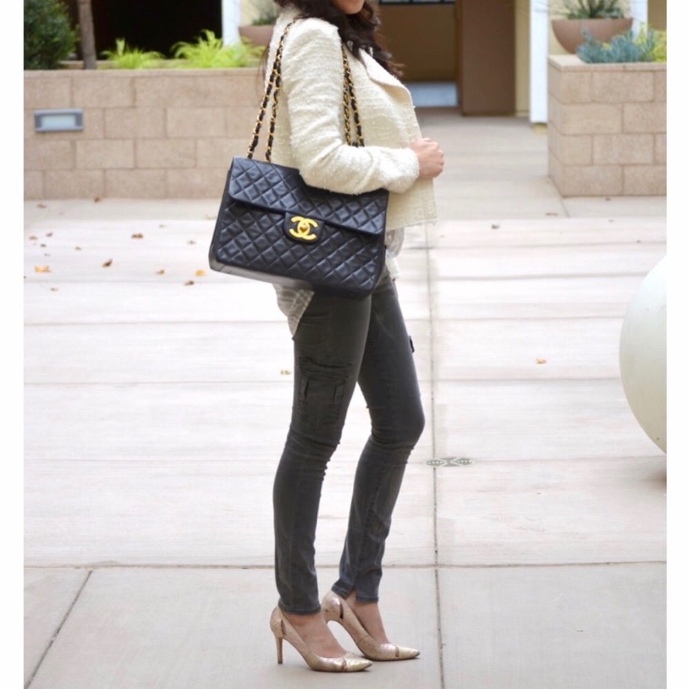 CHANEL Maxi XL Black Lambskin Single Flap 2.55 Bag - Picture 4 of 10